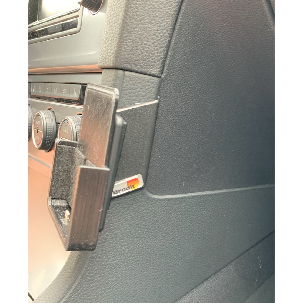 VW Passat / Golf iPhone X-XS Kılıf Montajı görsel 4