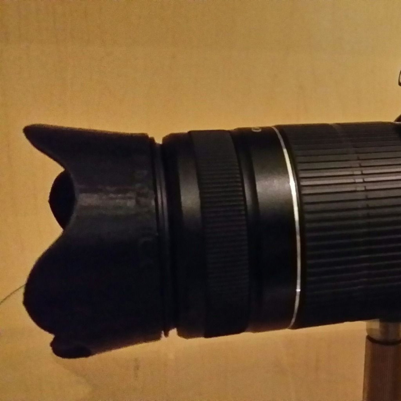 Canon Rebel T3i için 58mm Vidalı Lens Parasoleyi