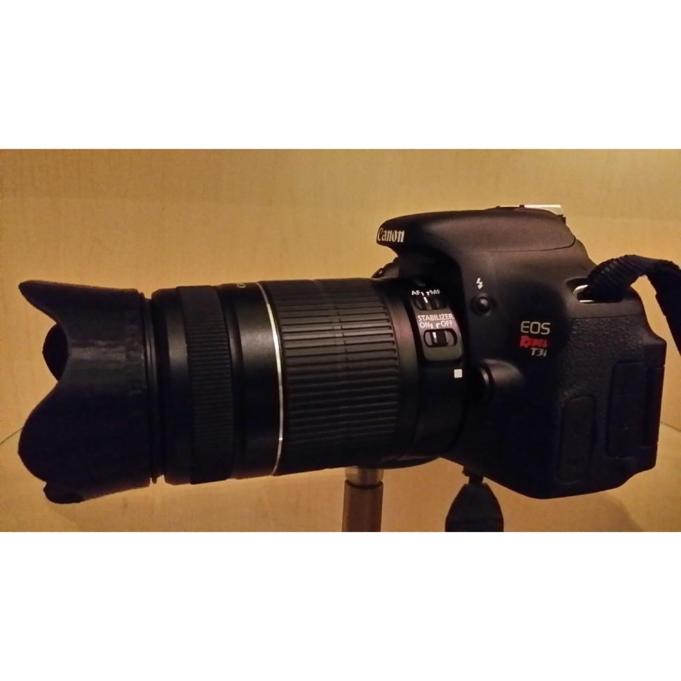 Canon Rebel T3i için 58mm Vidalı Lens Parasoleyi görsel 3