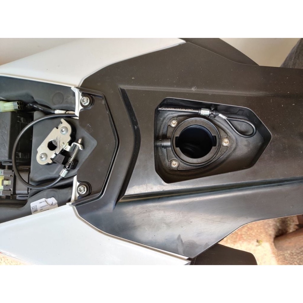 KTM 690 SMC-R Koltuk Serbest Bırakma Parçası