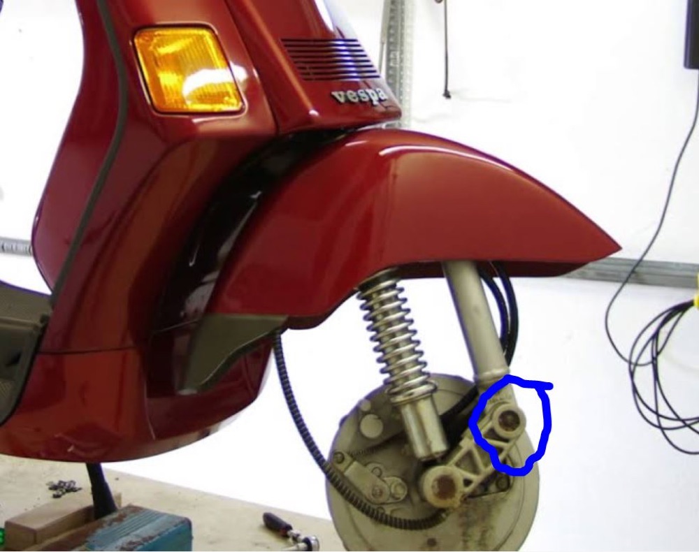 Vespa Cosa Ön Amortisör Alt Kapağı görsel 2