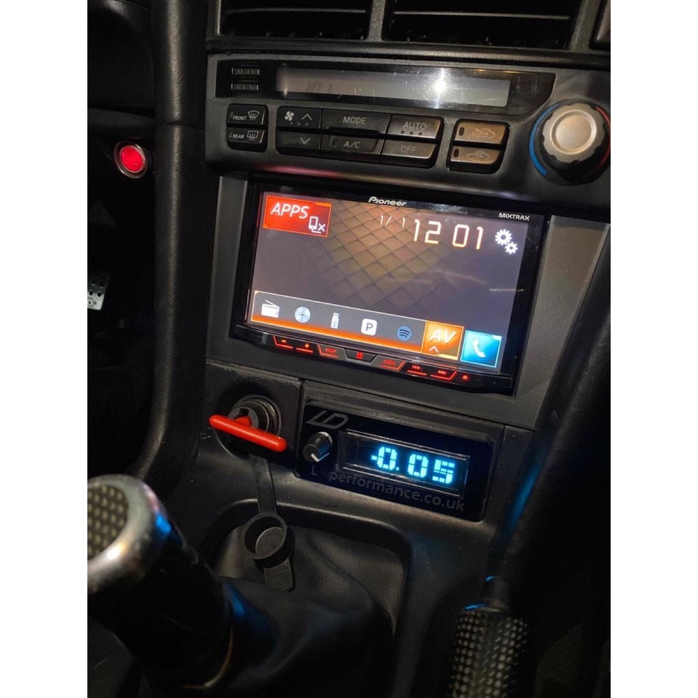 Nissan Skyline R34 radyo çerçevesi