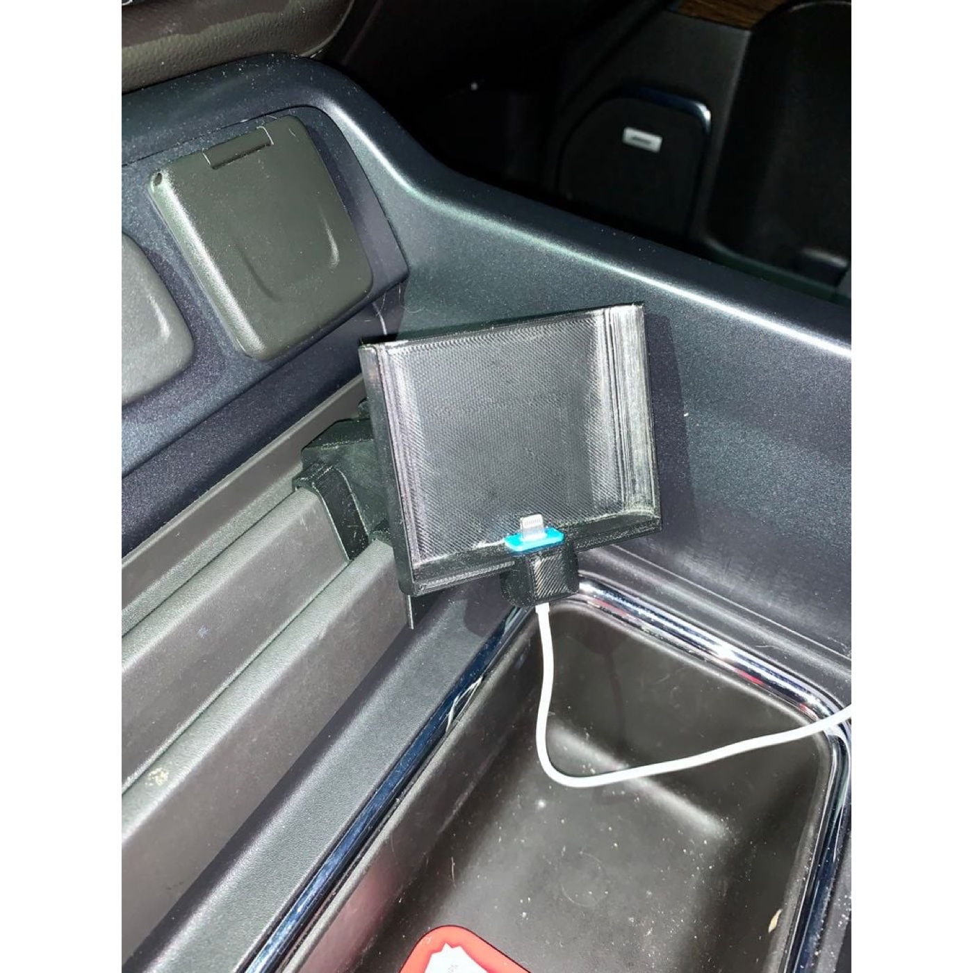 Chevrolet Silverado Telefon Tutucu (Yuvalı)