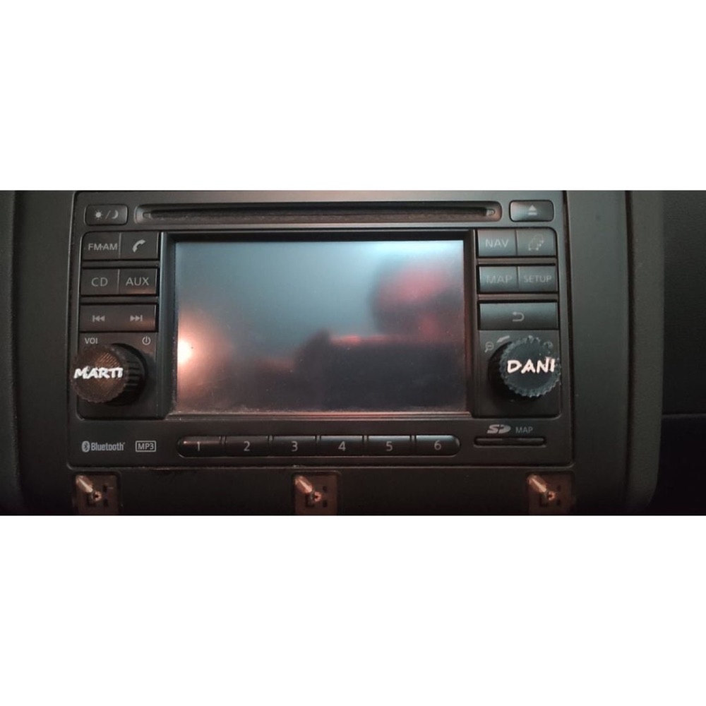 Nissan Qashqai (2011) radyo ses düğmesi
