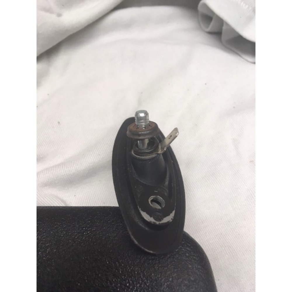 Güneşlik Menteşe Noktası (BMW E31 850i Uyumlu) görsel 2