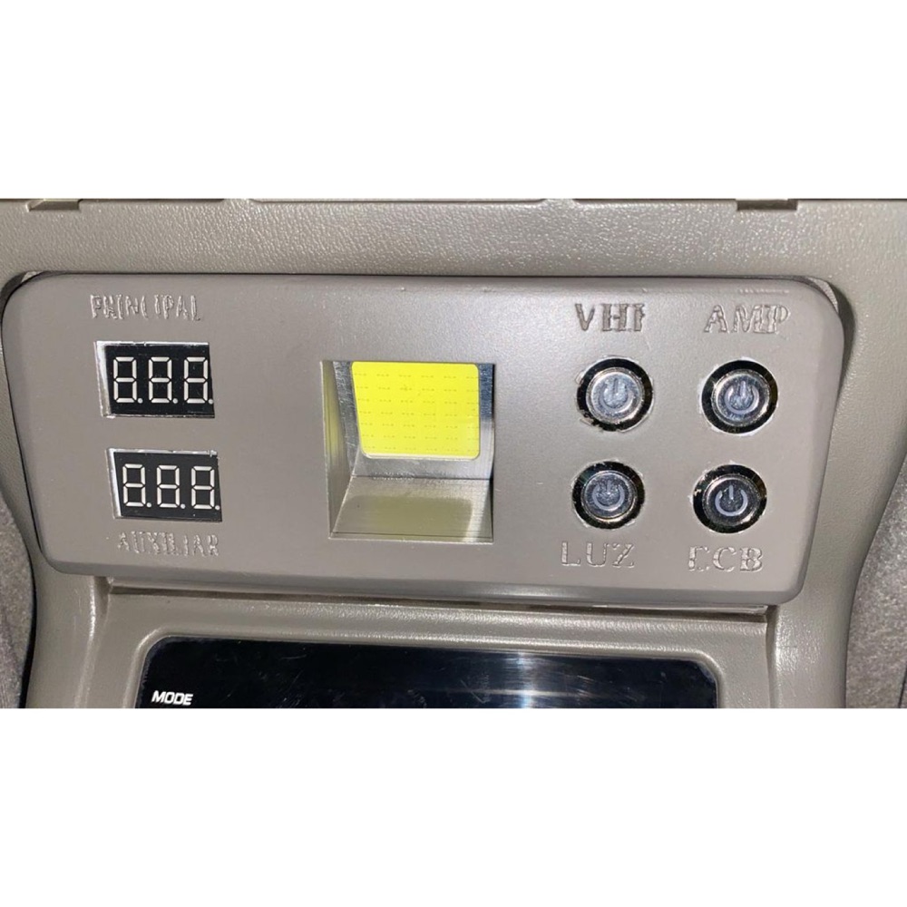 Nissan Patrol Y61 düğme paneli (güneş gözlüğü yuvası yerine)