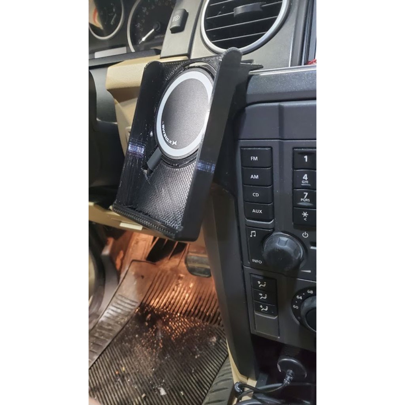 Land Rover Discovery 3 Şarjlı Telefon Tutucu