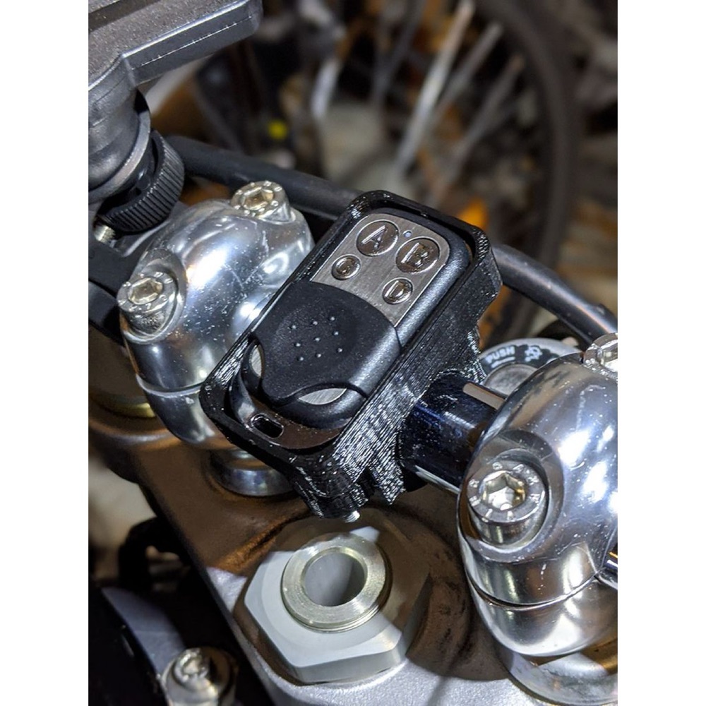 Remote holder for motorcycle handlebar (22mm) görsel 3