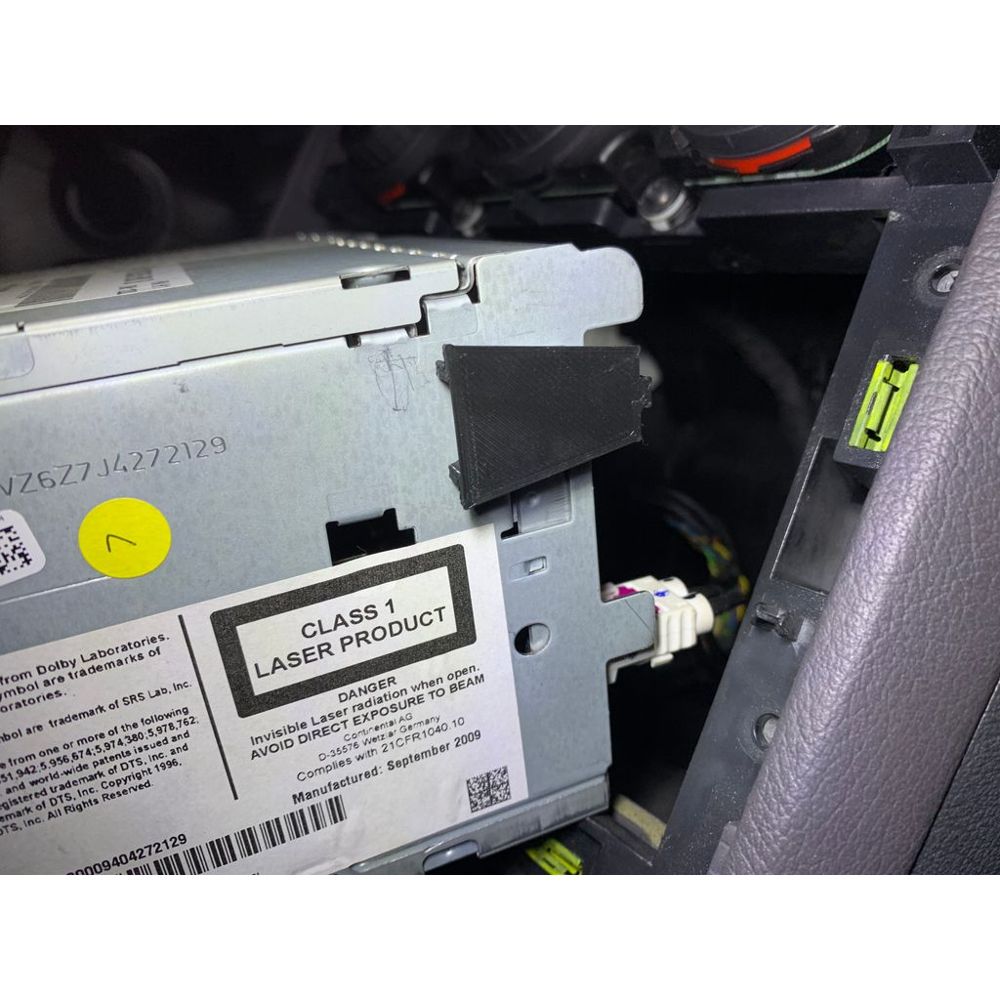 VW Touran Navigasyon Ünitesi Tutucusu görsel 3