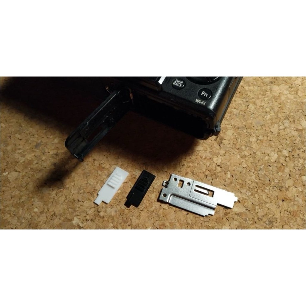 Fujifilm X70 Pil Kapağı Mandalı görsel 3