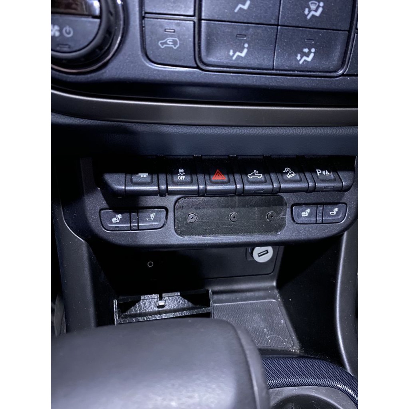 Chevrolet Colorado Konsol Tapası