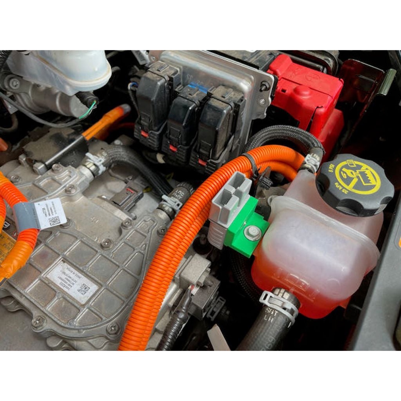 Chevrolet Bolt EV Şarj Soketi Braketi