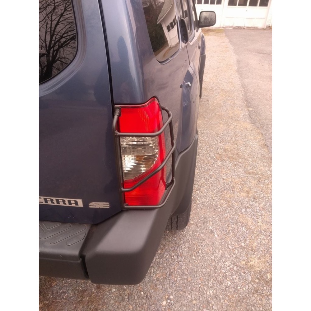 Nissan Xterra (2000) arka lamba koruma demiri montaj parçası görsel 2