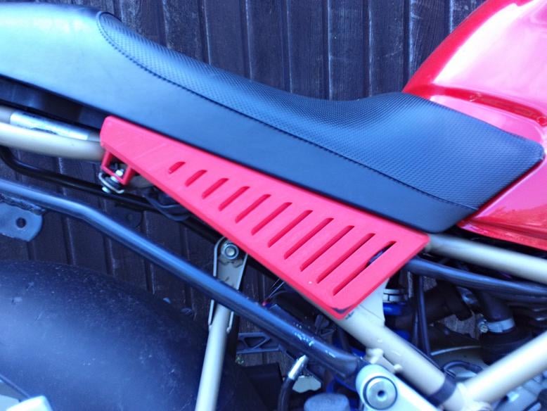 Ducati Monster (Geniş Model Serisi) Yan Panel Seti