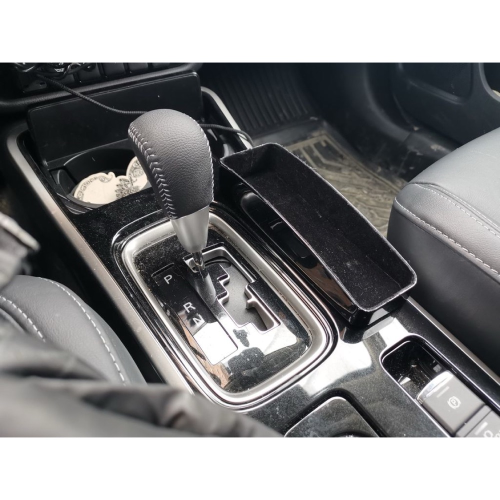 Mitsubishi Outlander 3 Konsol Standı görsel 2