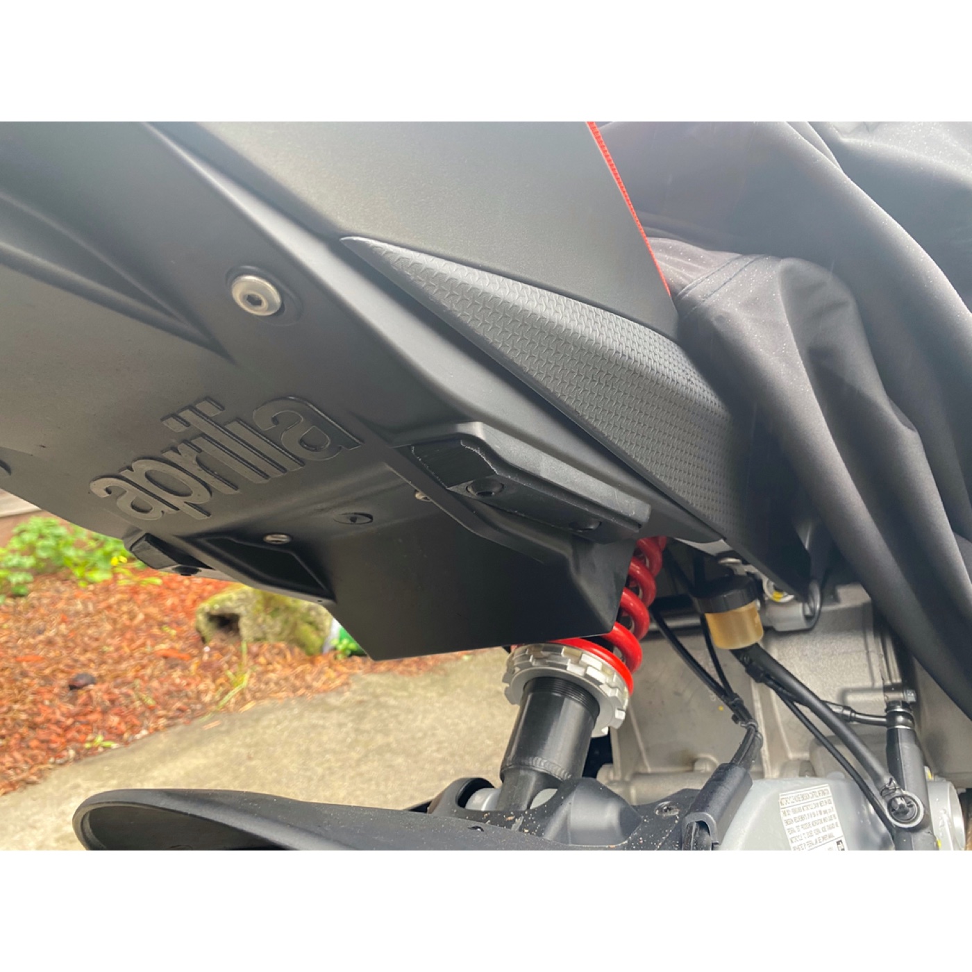 Aprilia RS 660 Yolcu Ayak Dayama Kapatma görsel 2