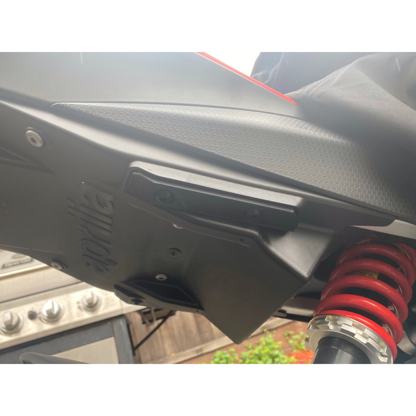 Aprilia RS 660 Yolcu Ayak Dayama Kapatma görsel 3