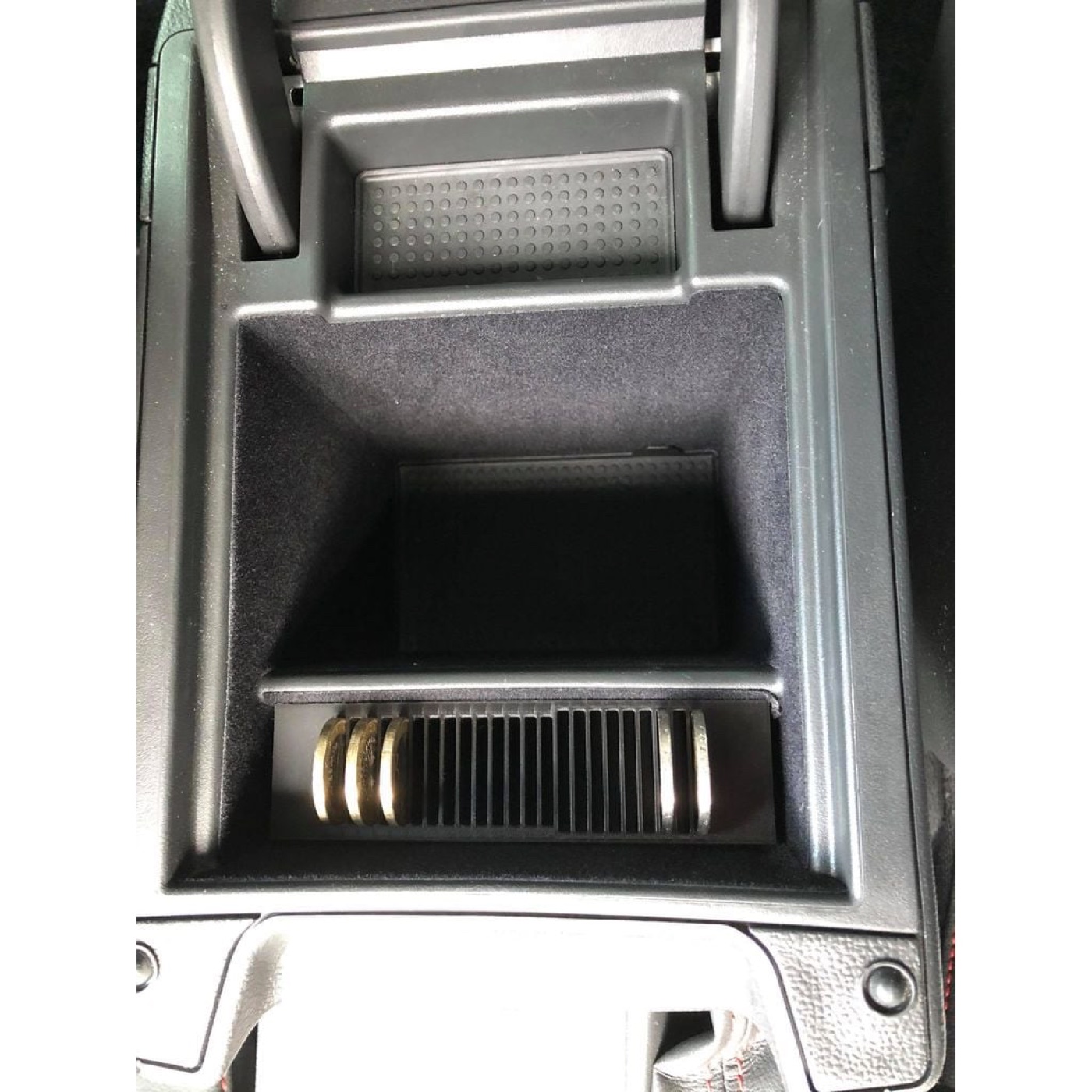 Seat Leon 5F Kolçak İçi Bozuk Para Gözü görsel 2