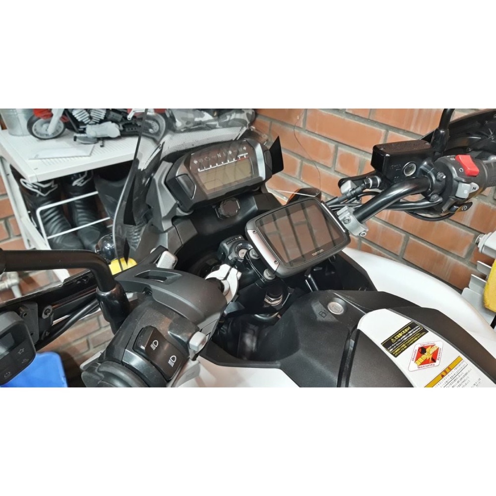 Honda NC Serisi TomTom Rider Navigasyon Montaj Adaptörü görsel 2