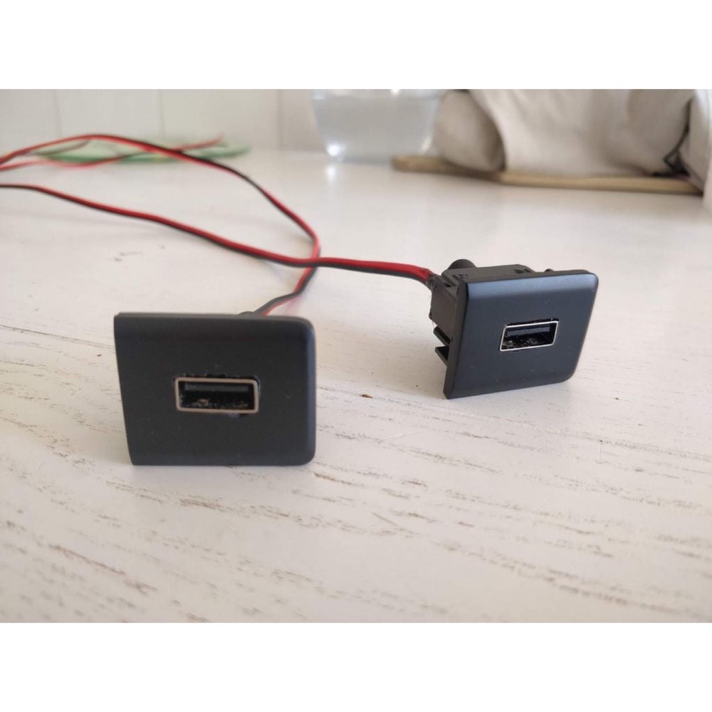 VW T5 Dashboard USB Sabitleyici görsel 2
