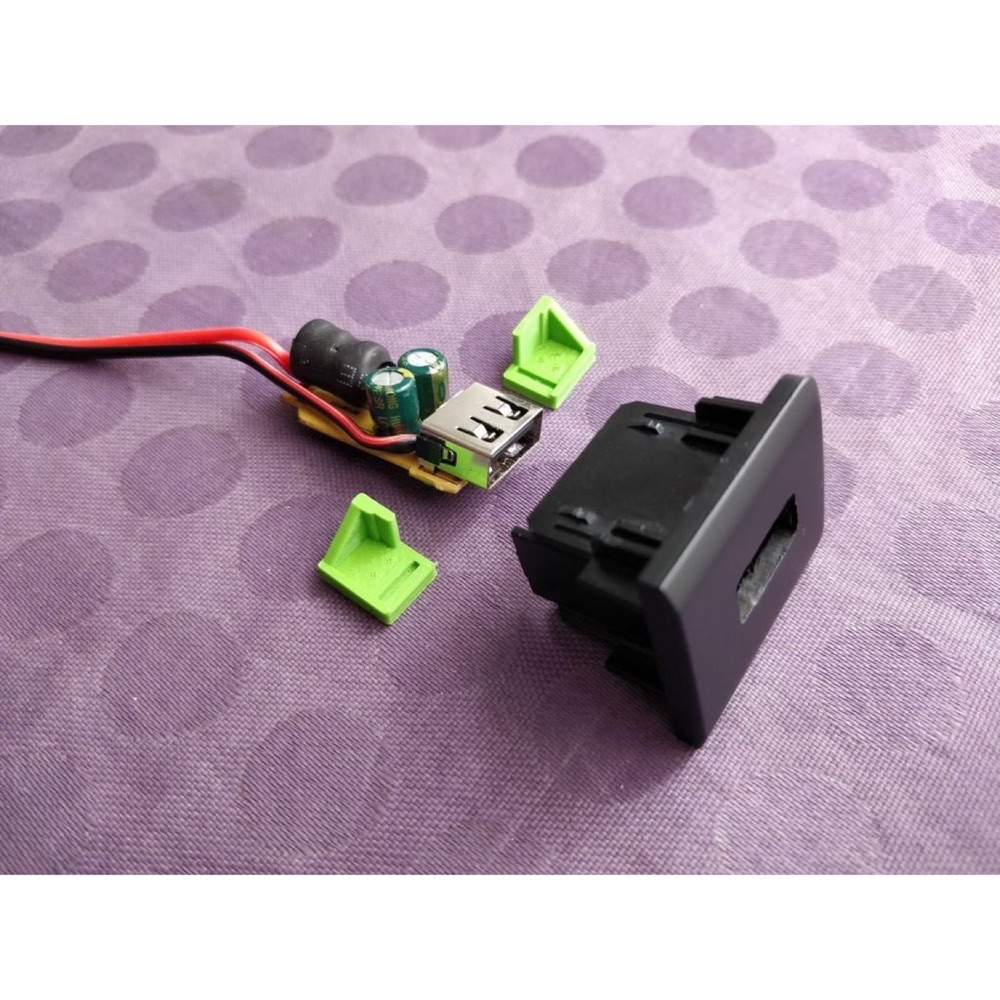 VW T5 Dashboard USB Sabitleyici görsel 3