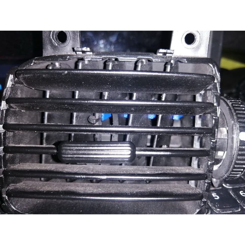 Nissan Almera havalandırma hava yönlendirici görsel 3