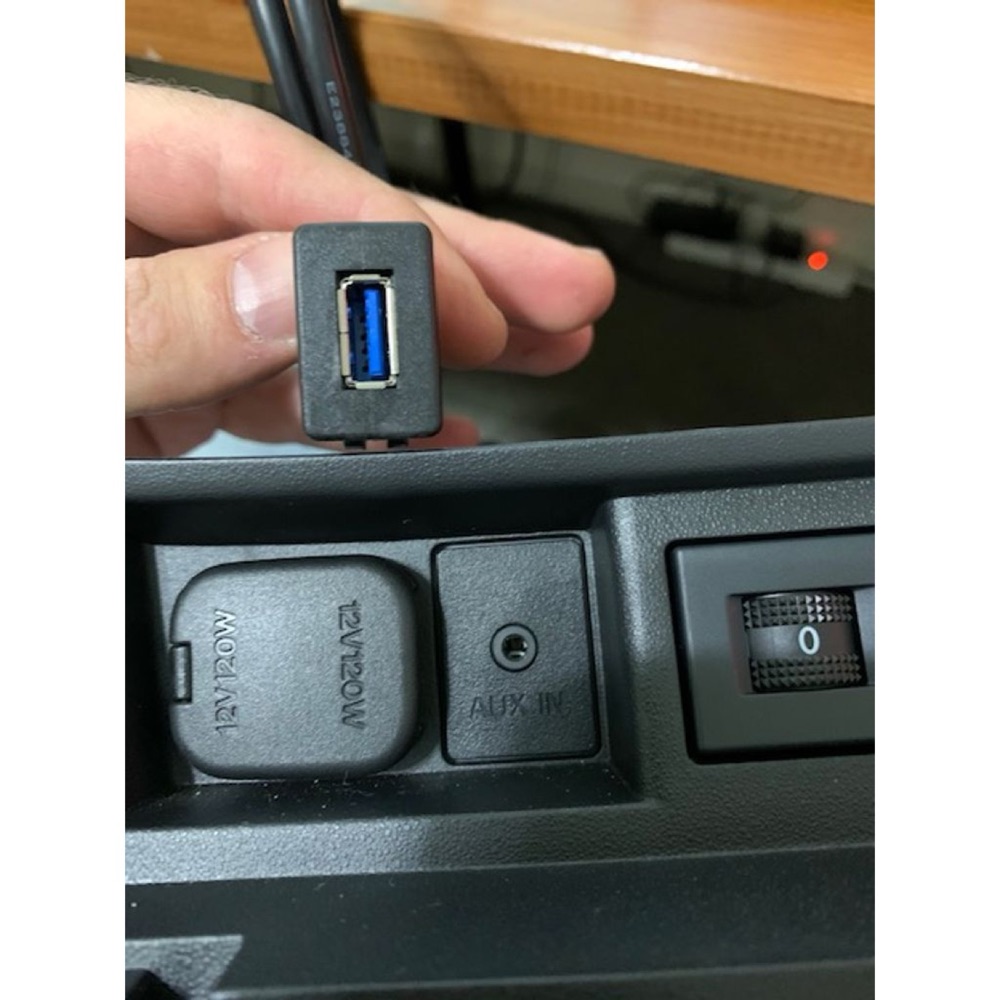 Mazda MX-5 NC USB Montaj Yuvası görsel 2