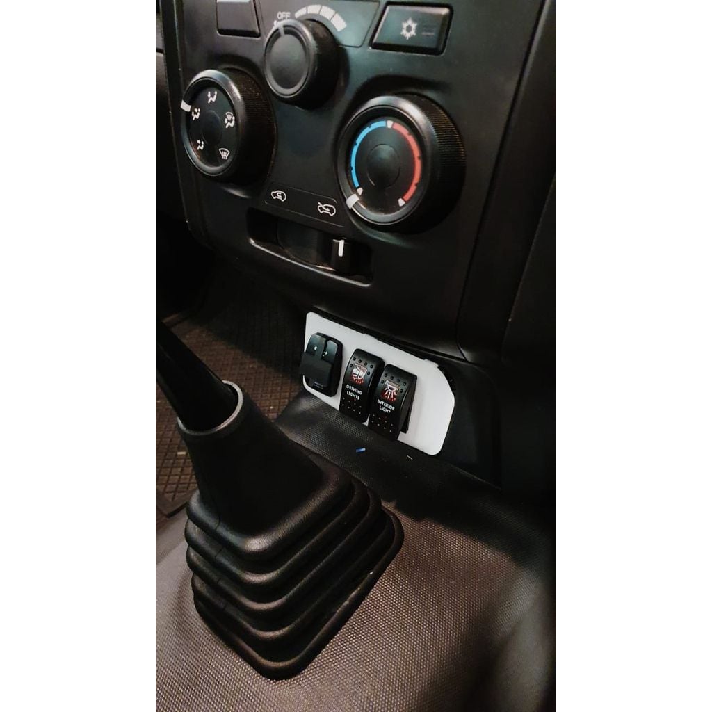 Isuzu D-Max Konsol Alt Orta Parça görsel 2