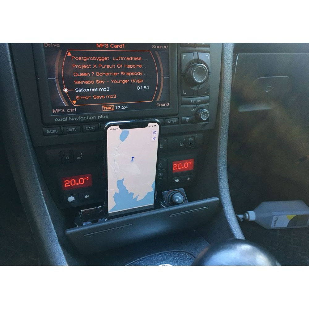Audi A6 C5 Kül Tablası Yerine iPhone X Tutucusu