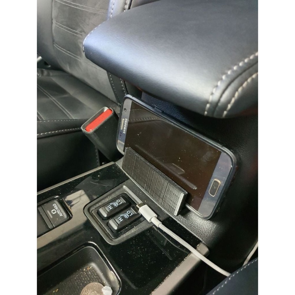 Mitsubishi Outlander Ön Konsol Telefon Tutucusu
