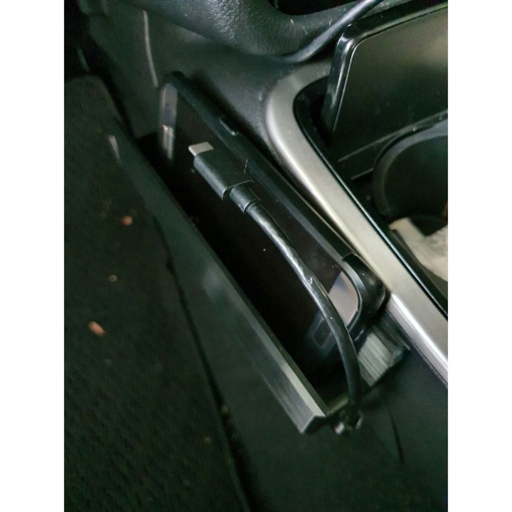 Mitsubishi Outlander Yolcu Tarafı Telefon Tutucusu