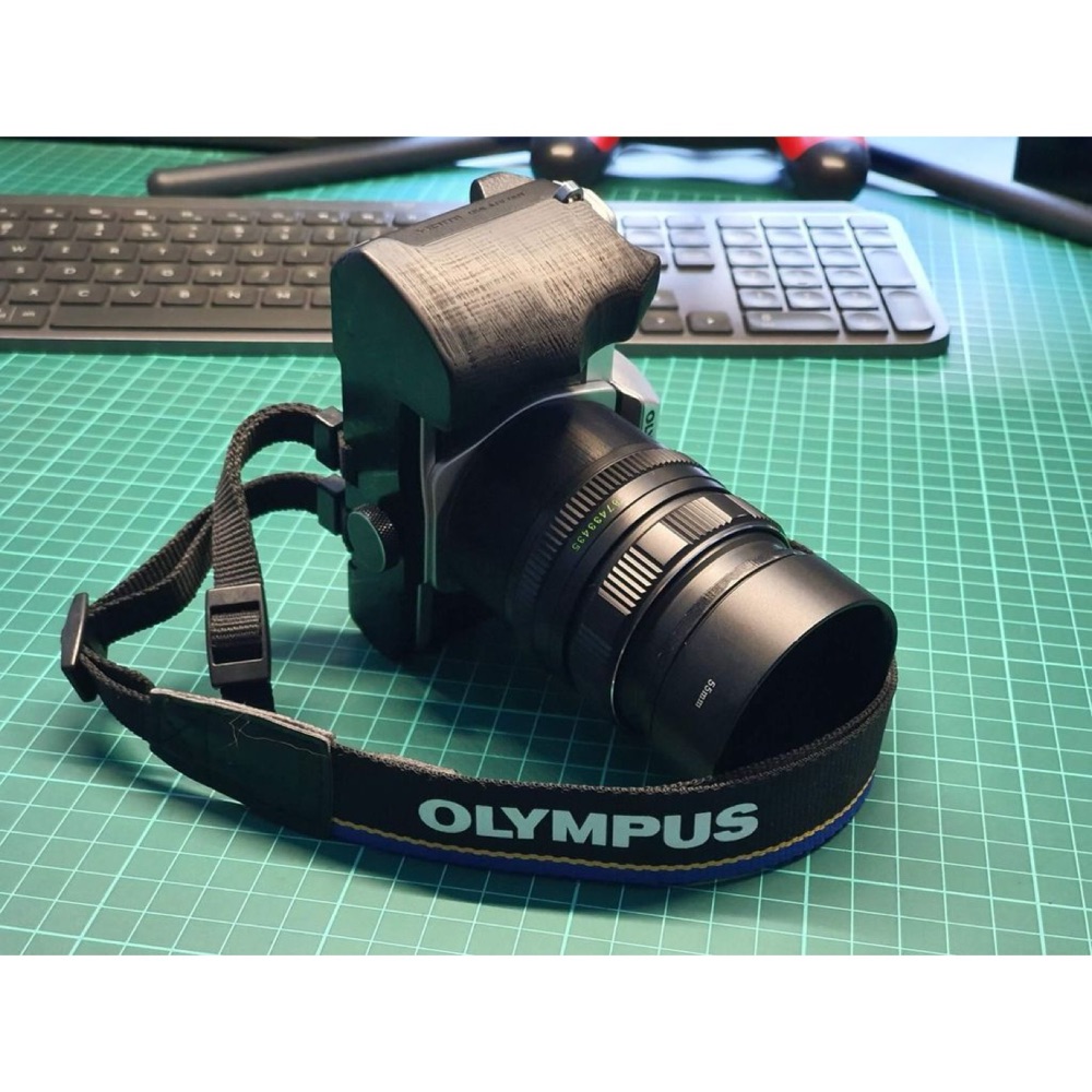 Olympus OM-D E-M10 Mark II El Tutamağı görsel 2