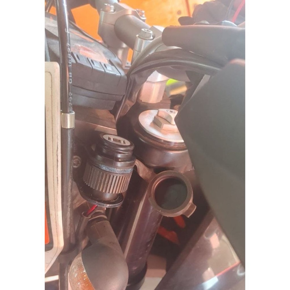 KTM 690 USB Şarj Braketi görsel 4