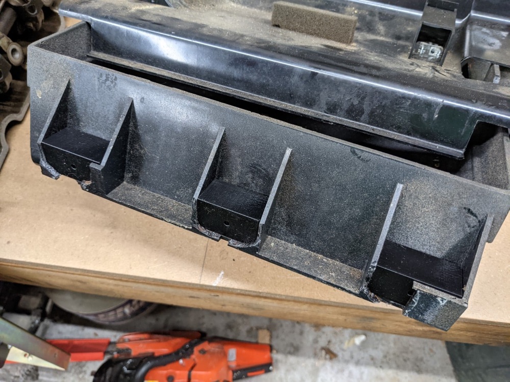 BMW E30 Torpido Menteşe Takviye Bloğu görsel 2