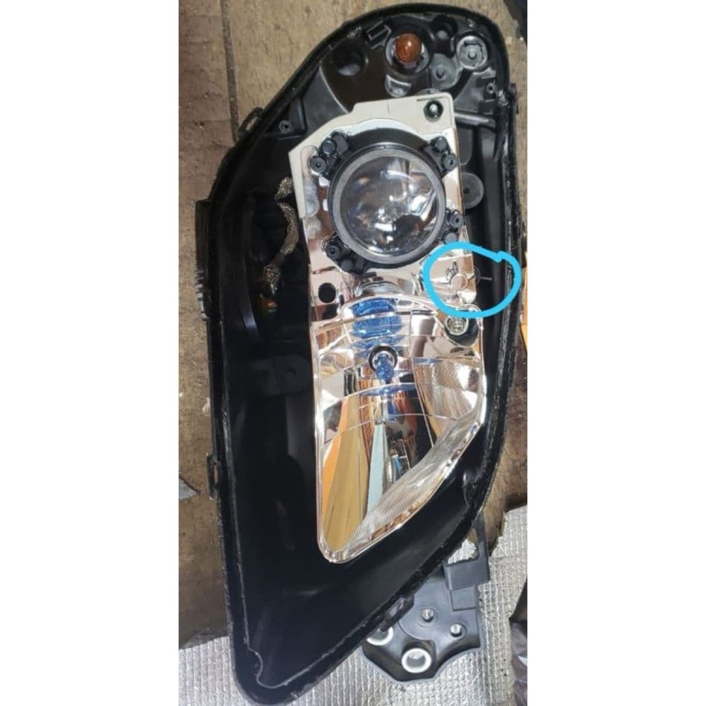 Subaru Impreza WRX Far Menteşesi görsel 2