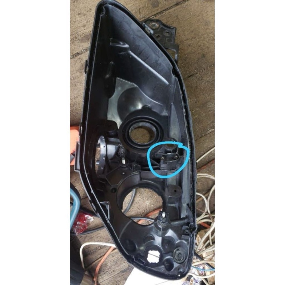 Subaru Impreza WRX Far Menteşesi görsel 3
