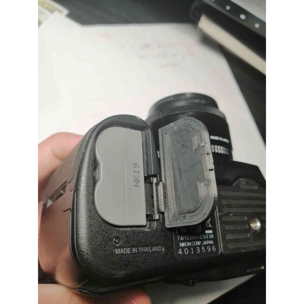 Nikon D200 Pil Bölmesi Kapağı (Kapak, Kilit ve Klips Seti) görsel 2
