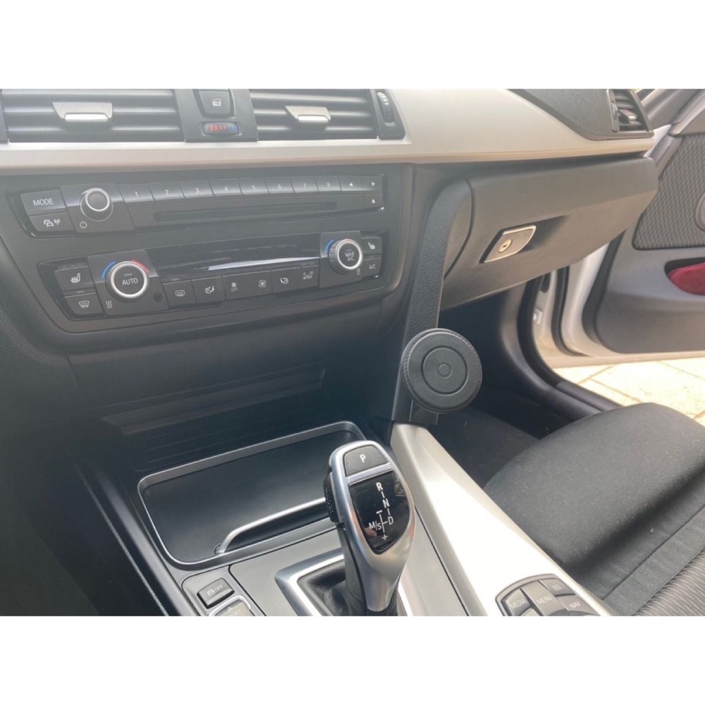 MagSafe Telefon Tutucu (BMW F30 Uyumlu) görsel 3