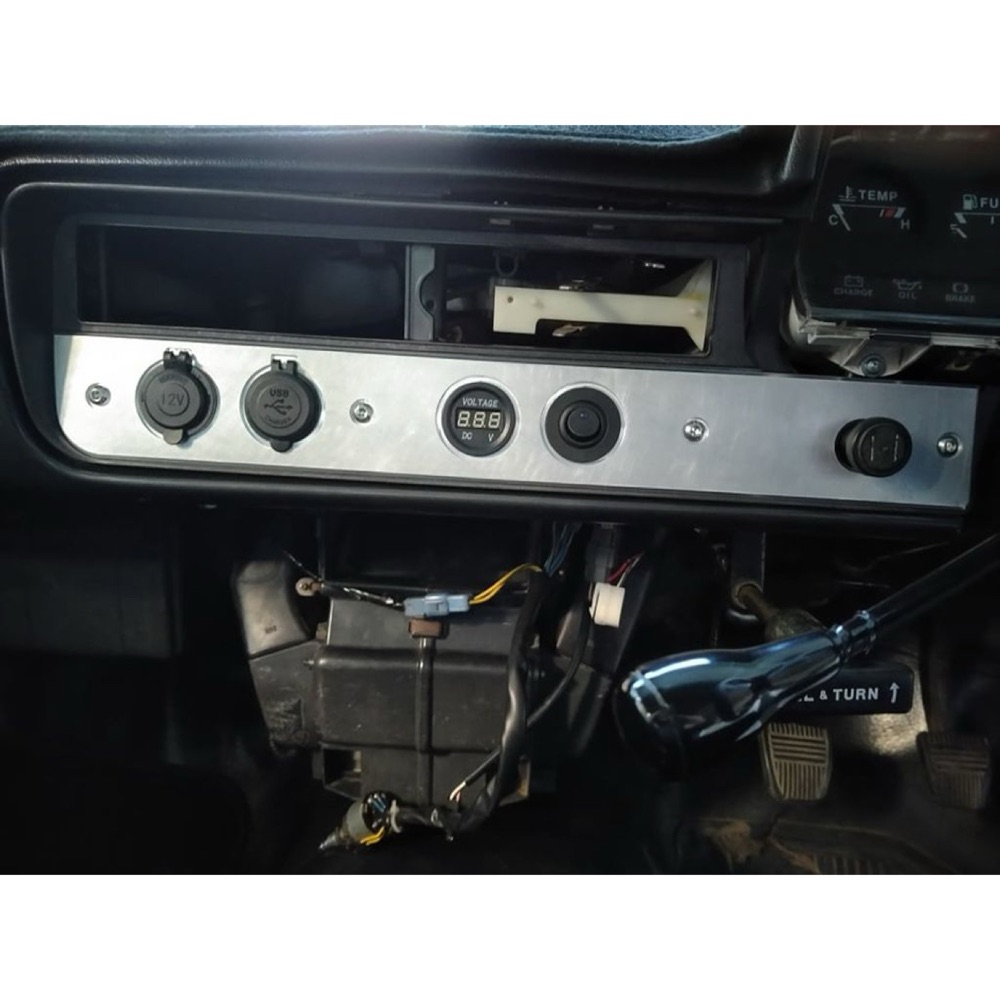 Toyota Hilux 80 Orta Göğüs Trimp Kapağı görsel 5