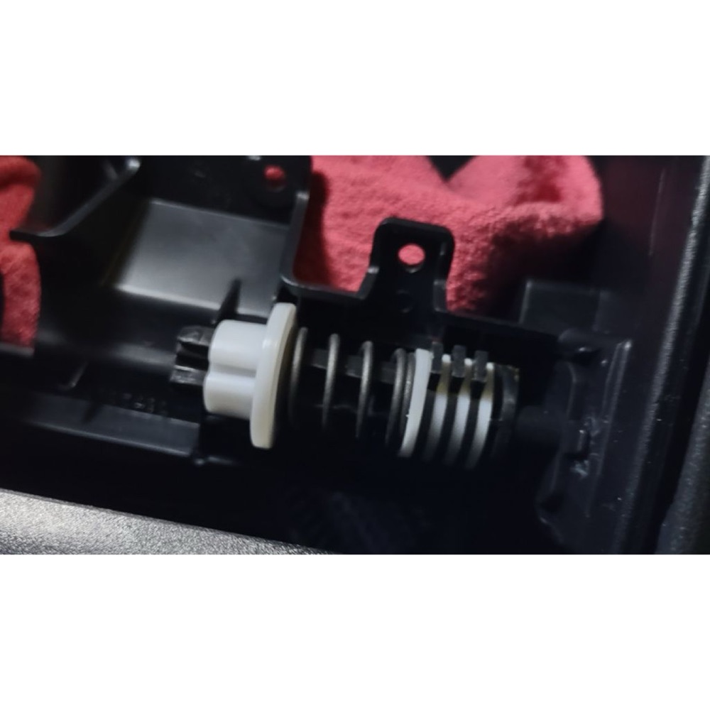 Toyota Highlander Kablosuz Şarj Çerçevesi görsel 3