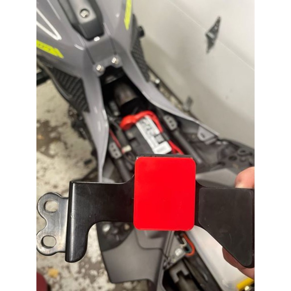 Yamaha FZ-07 Akü Sabitleme Kelepçesi görsel 4