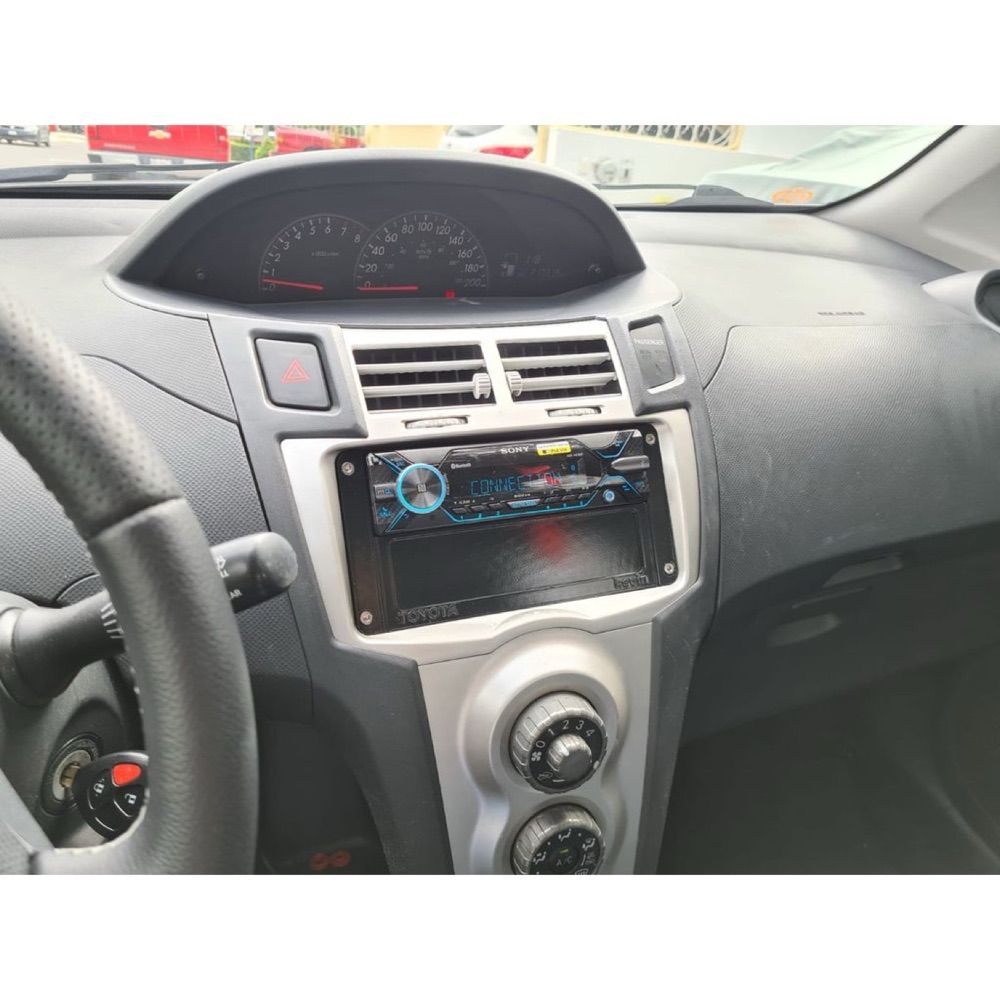 Toyota Yaris 1 DIN Orta Konsol Çerçevesi görsel 2