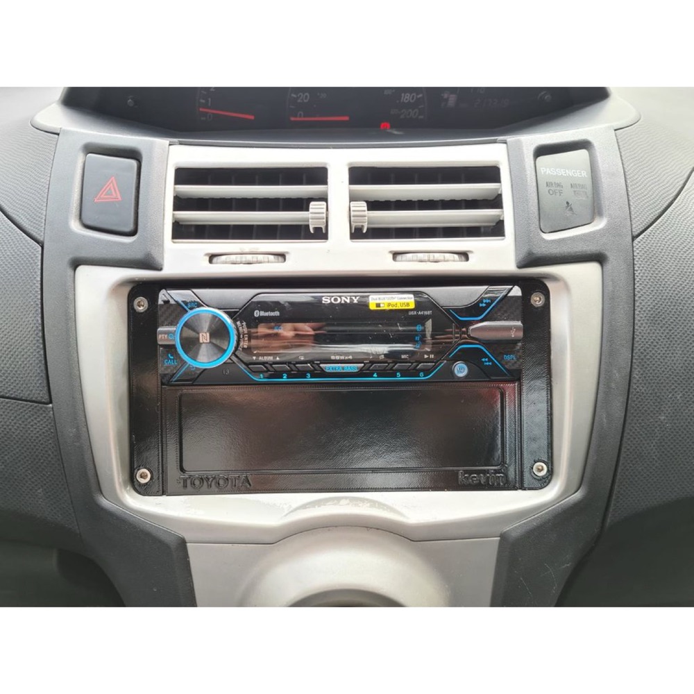 Toyota Yaris 1 DIN Orta Konsol Çerçevesi görsel 3