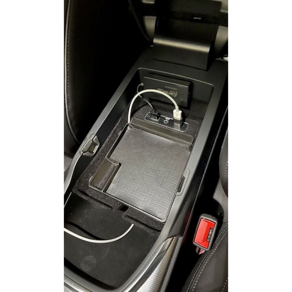 Alfa Romeo Stelvio Kol Dayama Gözü Tepsisi görsel 3
