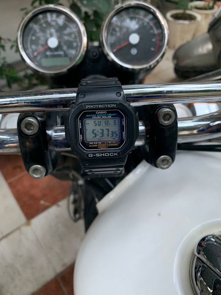 Royal Enfield Interceptor 650 Saat Tutucu görsel 3