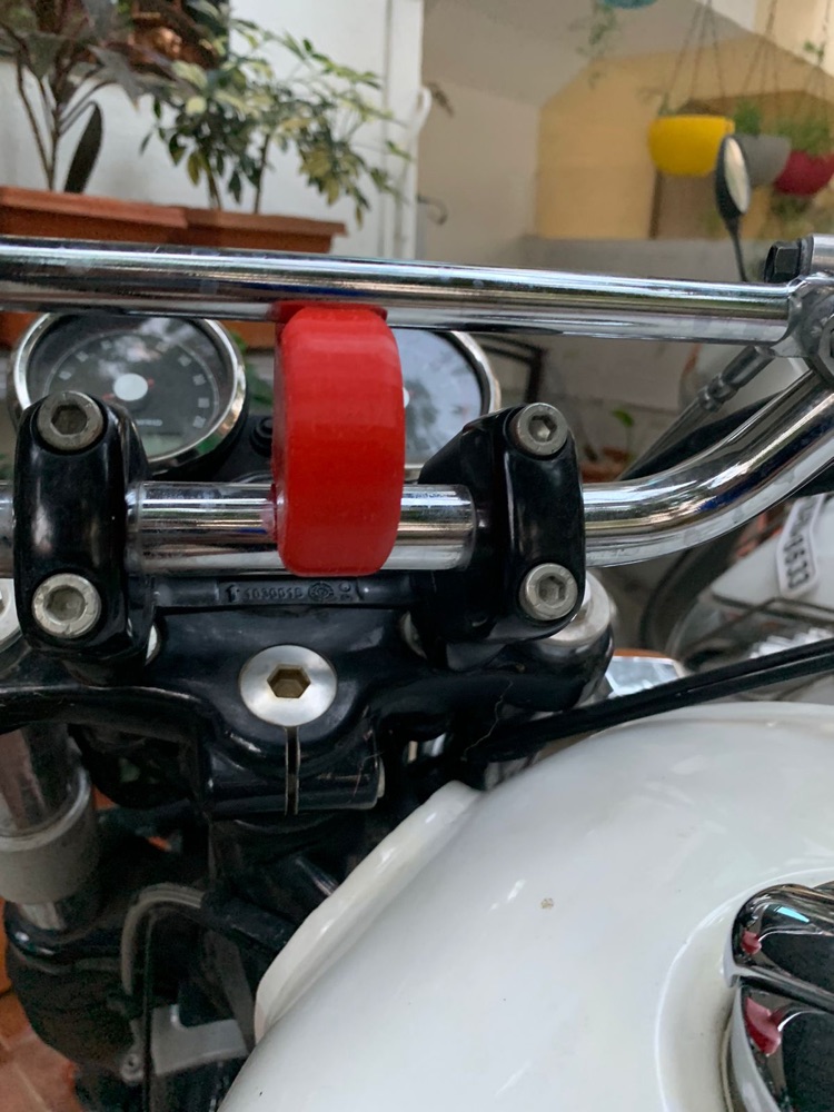 Royal Enfield Interceptor 650 Saat Tutucu görsel 4