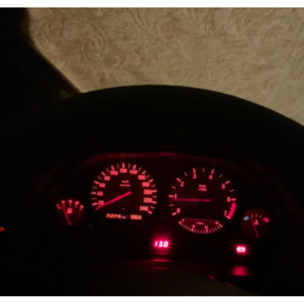 Dijital Akü Voltmetre Göstergesi (BMW E30/E34/E36 Uyumlu)