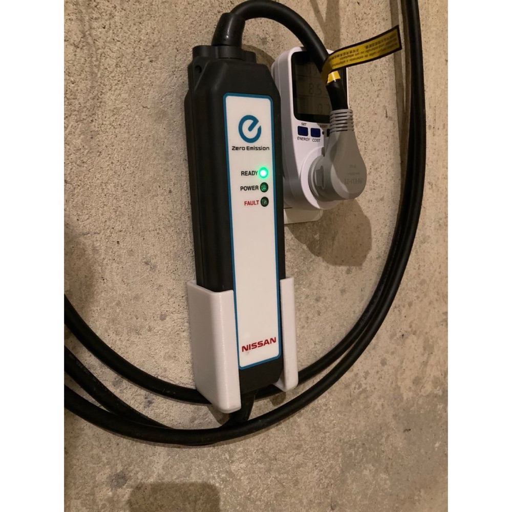 Nissan Leaf şarj fişi ve IEC 62196 Tip 2 tutucu görsel 3
