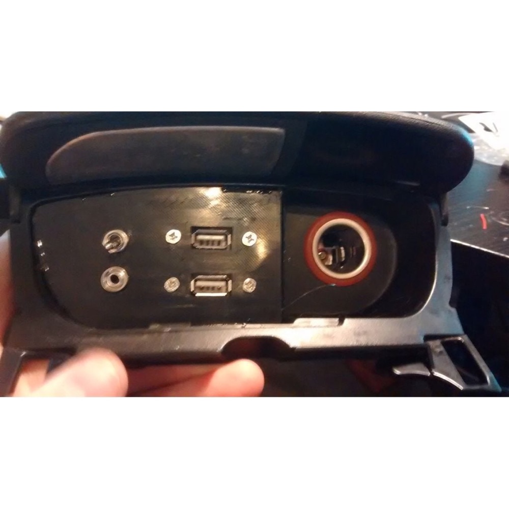 Mazda RX-8 Küllük USB ve Ses Girişi Paneli görsel 2