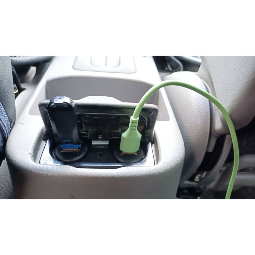 Mazda 626 GF Kültablası USB Yuvası görsel 2